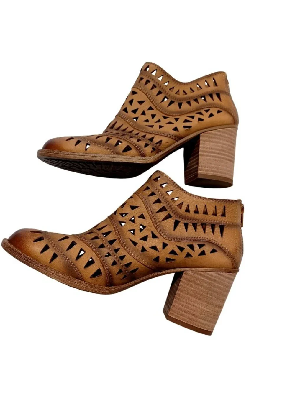 Sofft Ankle Booties Stacked Block Heel Leather Cutout Back Zipper Womens Size 7